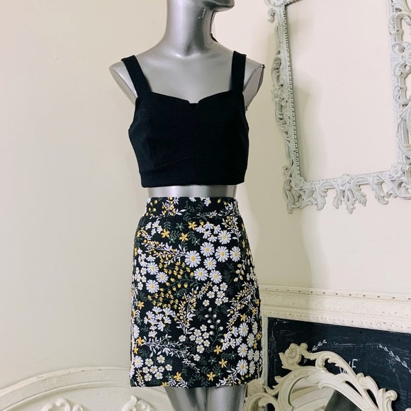 Daisy Embroidered Mini Skirt - Picture 3 of 10